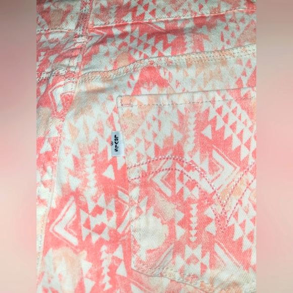 Plus size Levis shorts - Picture 7 of 10